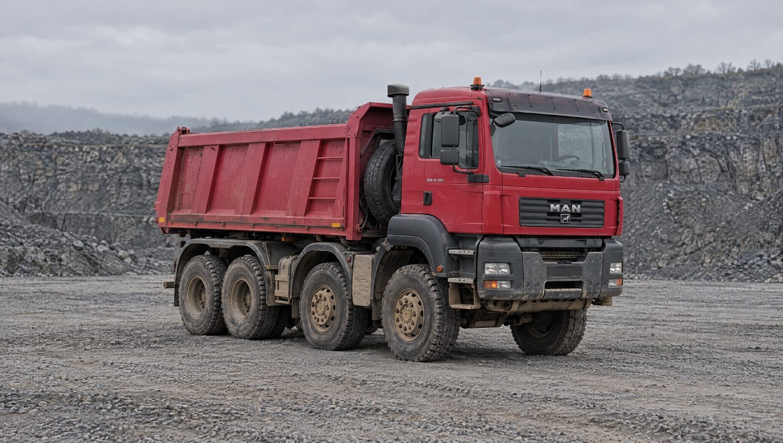 Sklápač MAN TGA 8×6